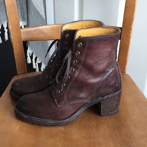 Frye Sabrina 6G Lace Up Boots